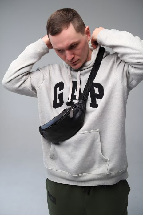 Чоловіча шкіряна поясна сумка чорного кольору