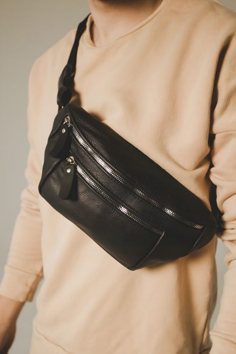 Чоловіча бананка із натуральної шкіри чорна сумка