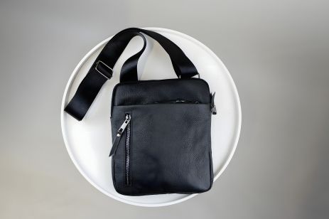 Черная кожаная мужская сумка SKILL через плечо Черная кожаная мужская сумка SKILL через плечо