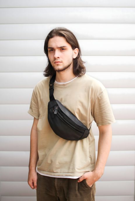 Чоловіча сумка на пояс із шкіри натуральної чорна
