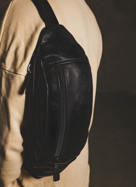 Чоловіча поясна сумка із натуральної чорної шкіри Чоловіча поясна сумка із натуральної чорної шкіри