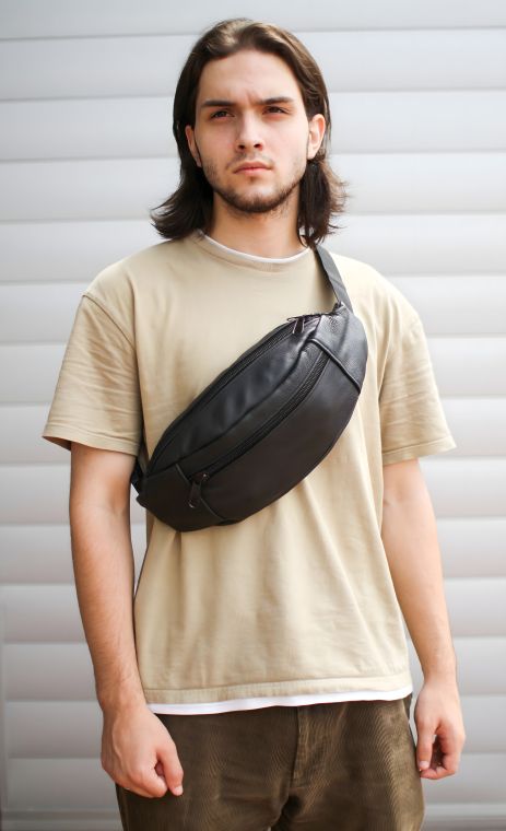 Чёрная мужская кожаная бананка