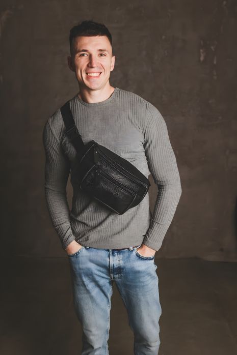 Чоловіча бананка із натуральної шкіри чорна сумка