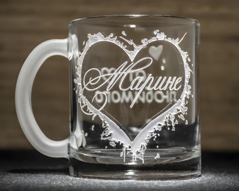 Чашка для чаю та кави з іменним гравіюванням - подарунок дівчині