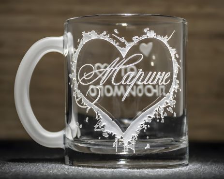 Чашка для чаю та кави з іменним гравіюванням - подарунок дівчині