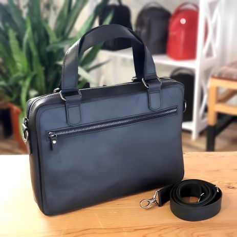 Черная кожаная сумка GS формата А4 Черная кожаная сумка GS формата А4