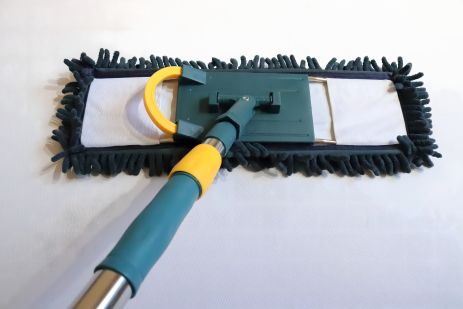 Швабра-полотер с микрофибровой насадкой и телескопической ручкой, черная педаль Швабра-полотер с микрофибровой насадкой и телескопической ручкой, черная педаль