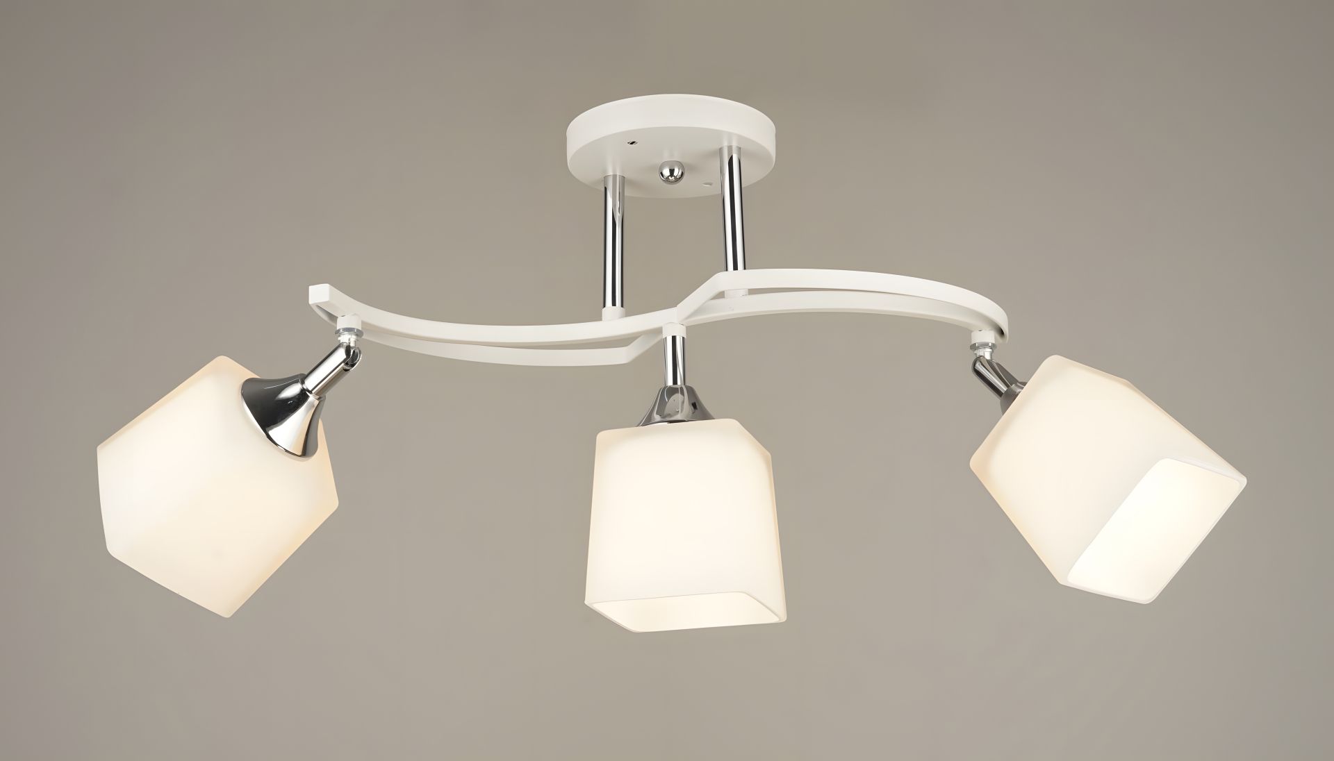 Потолочная люстра Sirius B N4483/3 с 3 плафонами и поворотным механизмом Потолочная люстра Sirius B N4483/3 с 3 плафонами и поворотным механизмом