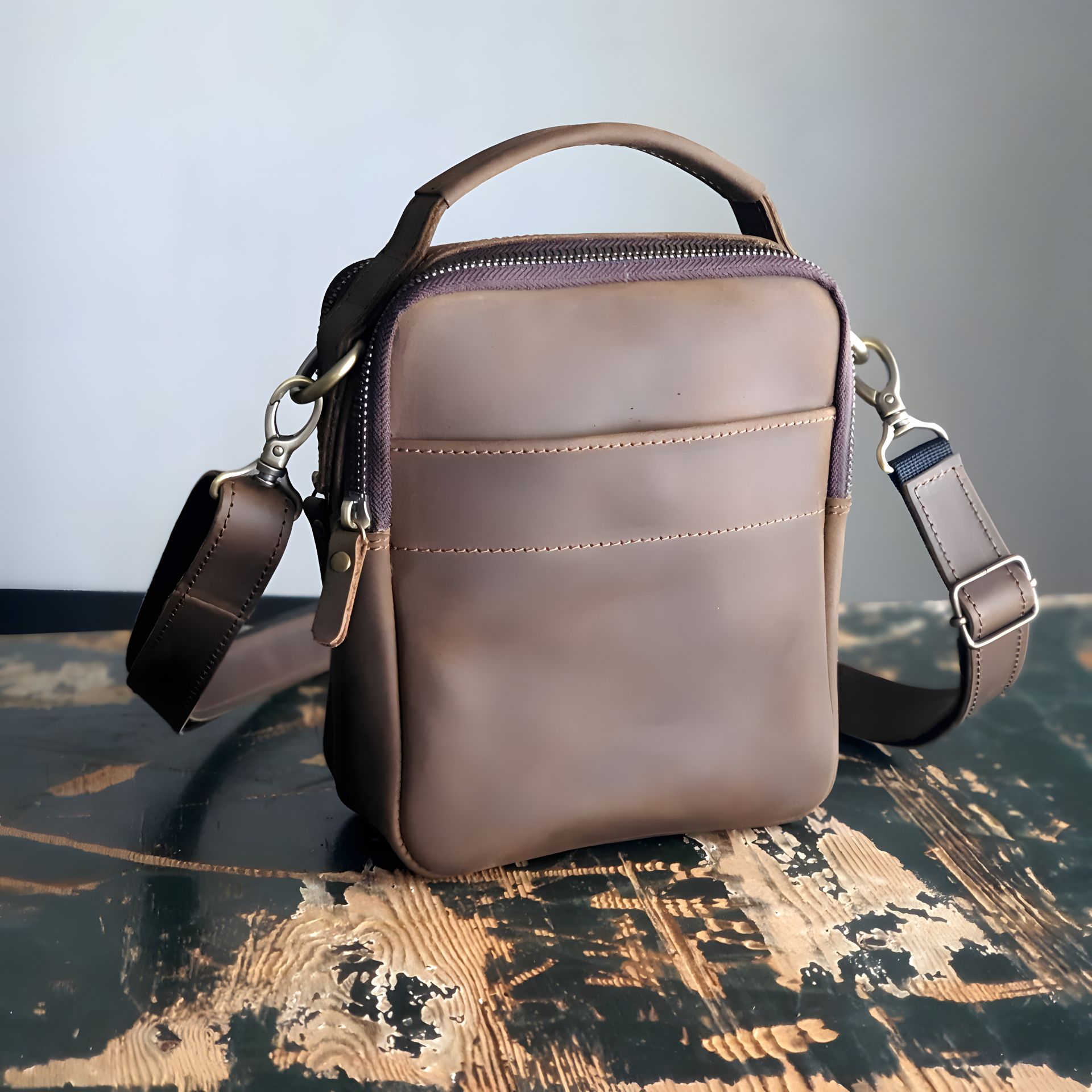 Мужская кожаная сумка GS с плечевым ремнем и ручкой оливковая хаки Мужская кожаная сумка GS с плечевым ремнем и ручкой оливковая хаки