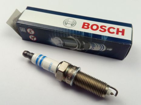 Свічка запалювання BOSCH PLATINUM Iridium YR7SII33T (Hyundai/KIA LPI) 0242135556