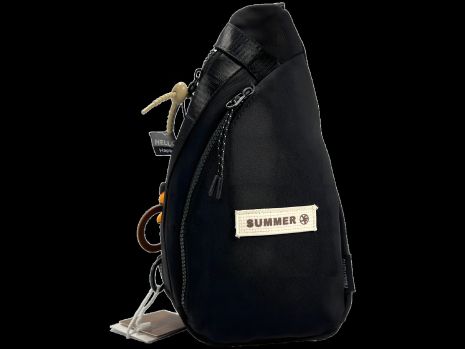 Сучасна чорна сумка-слінг з двома відділами та блискавкою