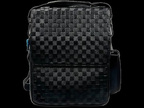 Черная сумка через плечо на 5 отделений, объем 4 л, стильная и практичная