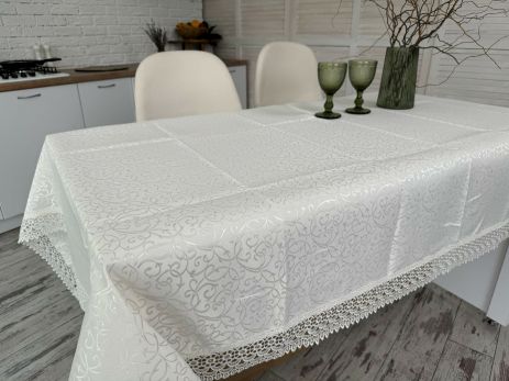 Скатертина святкова з мереживом 120x150 см тканинна 3386-zm