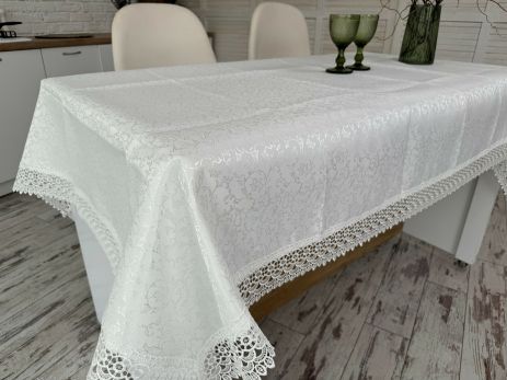 Скатертина святкова з мереживом 120x150 см тканинна 3386-dm