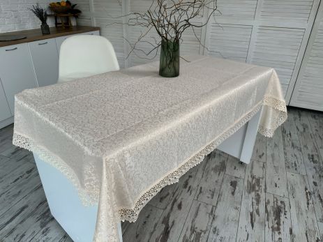 Святкова скатертина 150x220 см з мереживом тканинна 3385-dp др. квіточки пудровий