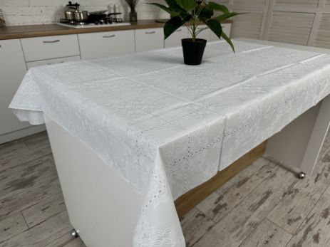 Скатертина вінілова з ажурним малюнком 140*220 см 1507-w-3