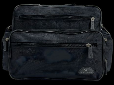 Функціональна чорна сумка через плече українського виробника на 4 відділення