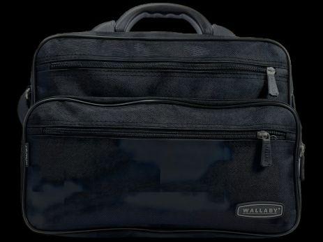 Функціональна чорна сумка через плече на п'ять відділень Функціональна чорна сумка через плече на п'ять відділень