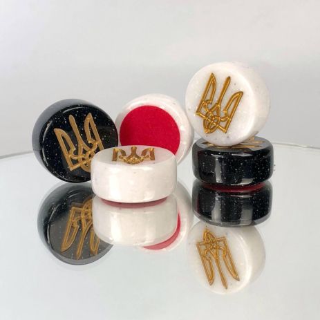 Фишки для игры нарды из камня 27×12мм с гравировкой трезубец