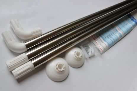 Хромированный угловой карниз для ванной комнаты 90х90х90 см