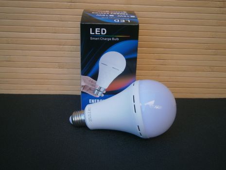 Светодиодный светодиодный светодиод 15W 220V E-27 плинтус со встроенной батареей