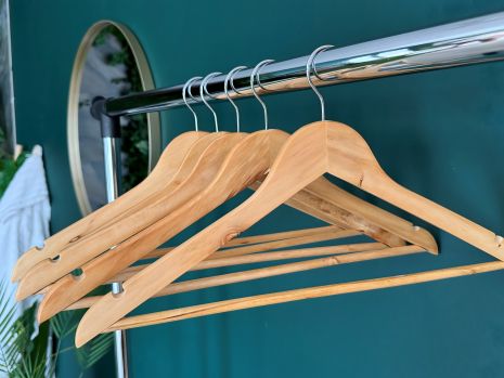 Набор деревянных плечиков для одежды 5 шт 45 см натуральные Набор деревянных плечиков для одежды 5 шт 45 см натуральные