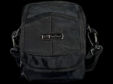 Сумка – барсетка на четыре отделения из водонепроницаемой ткани, черная Сумка – барсетка на четыре отделения из водонепроницаемой ткани, черная