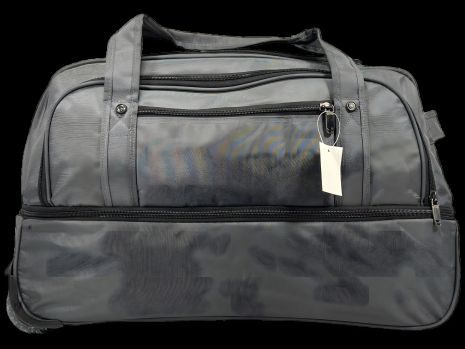 Серая сумка на колесах с пятью отделениями