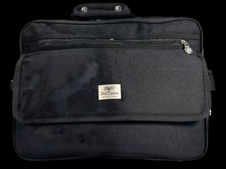 Вместительная сумка через плечо на четыре отделения, черная Вместительная сумка через плечо на четыре отделения, черная