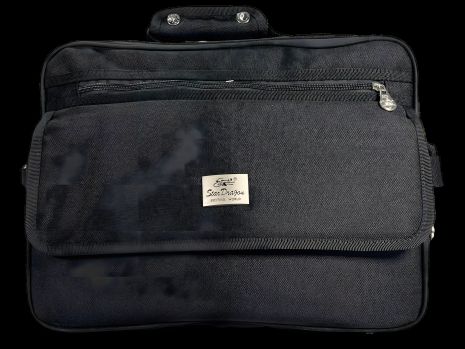 Чорна сумка через плече з чотирма відділеннями