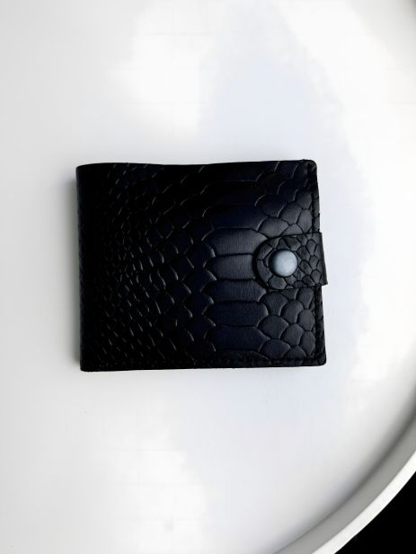 Класичний гаманець із чорною гладкою шкірою тиснення пітон Класичний гаманець із чорною гладкою шкірою тиснення пітон