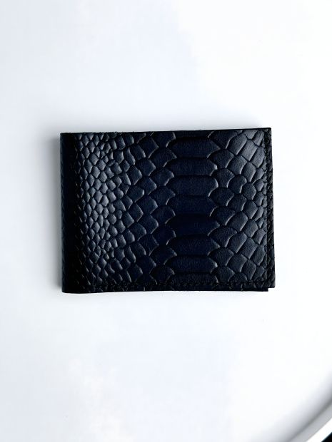 Натуральный кожаный мужской гаманець-біфолд с тиснением питон, черный