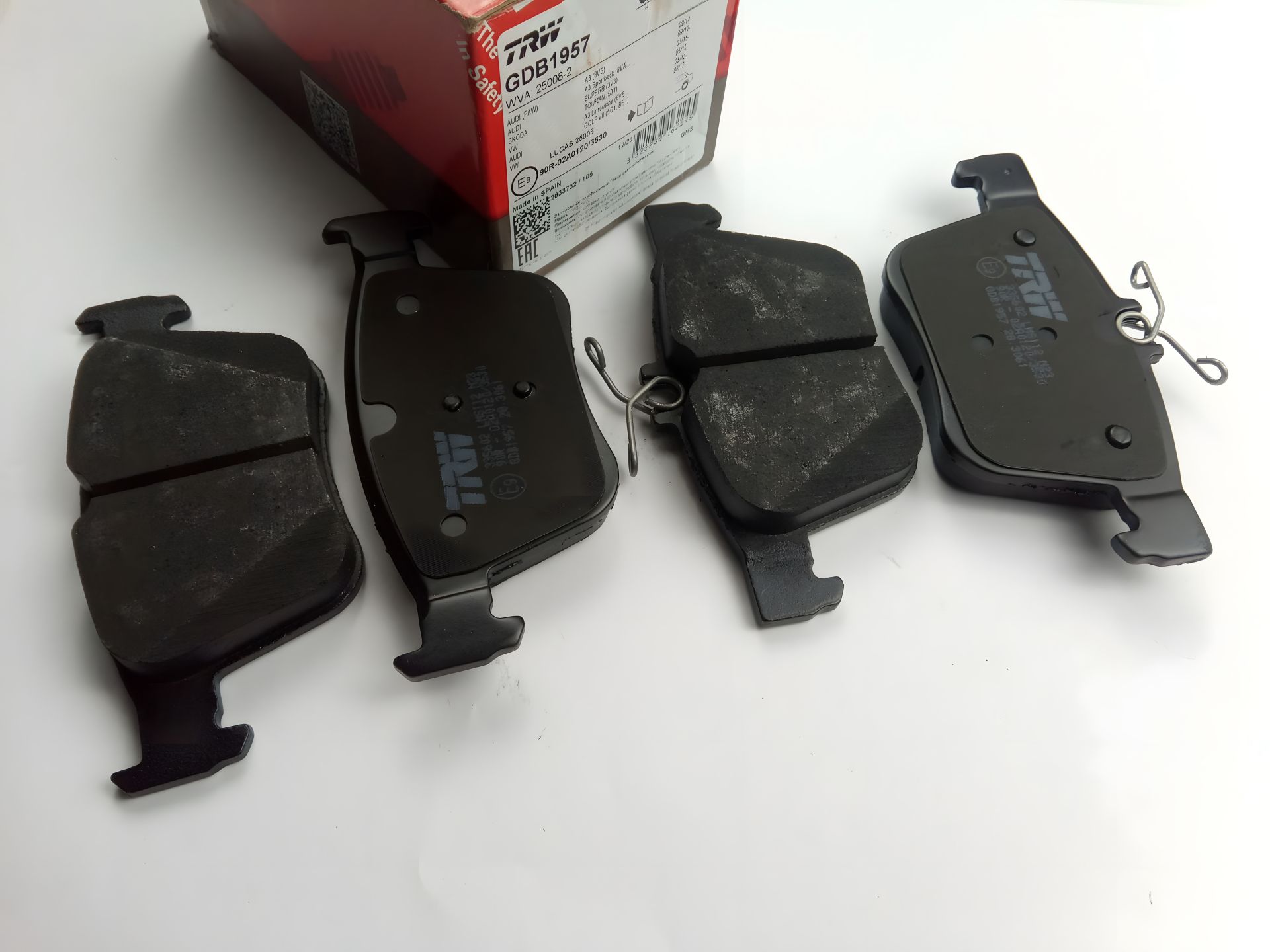 Задні гальмівні колодки VAG 12-, TRW (GDB1957) (8V0698451) Задні гальмівні колодки VAG 12-, TRW (GDB1957) (8V0698451)