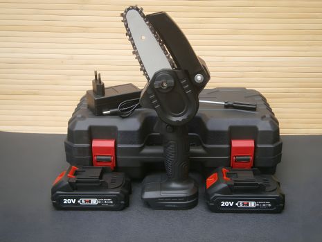 Аккумуляторная мини цепная пила Mini Electric 20V с двумя батареями в кейсе Аккумуляторная мини цепная пила Mini Electric 20V с двумя батареями в кейсе