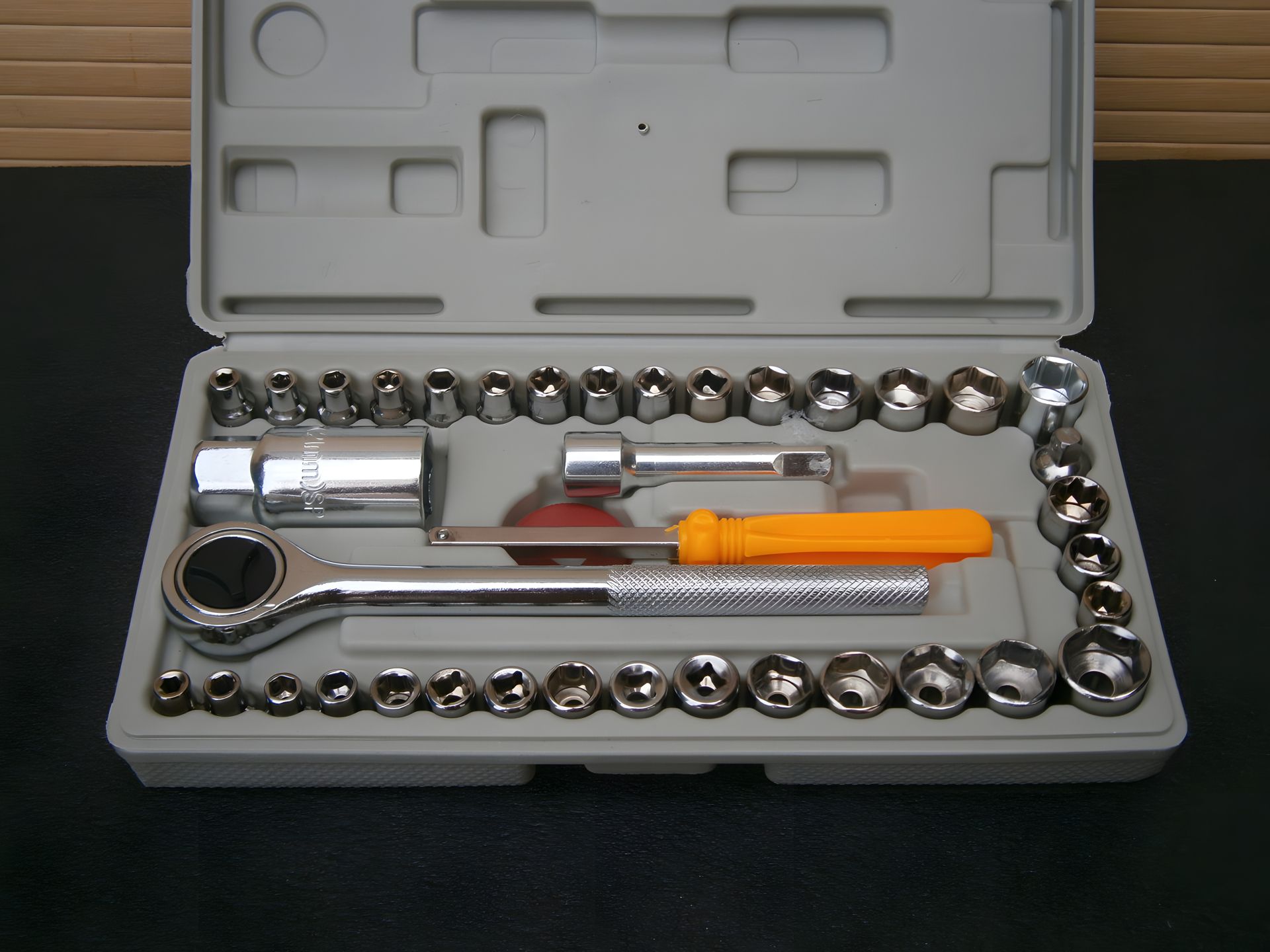 Инструментальный набор Aiwa, 40 предметов в кейсе Инструментальный набор Aiwa, 40 предметов в кейсе