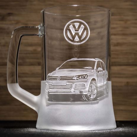 Пивний келих з гравіюванням автомобіля Volkswagen Touareg Фольксваген Туарег - подарунок для автомобіліста