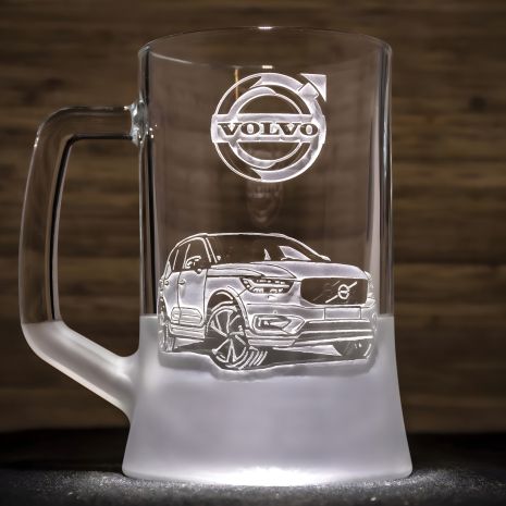 Пивной бокал с гравировкой автомобиля Volvo XC 40 Вольво - подарок для автолюбителя