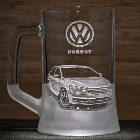 Пивний келих з гравіюванням автомобіля Volkswagen Passat B7 Фольксваген Пассат - подарунок для автомобіліста