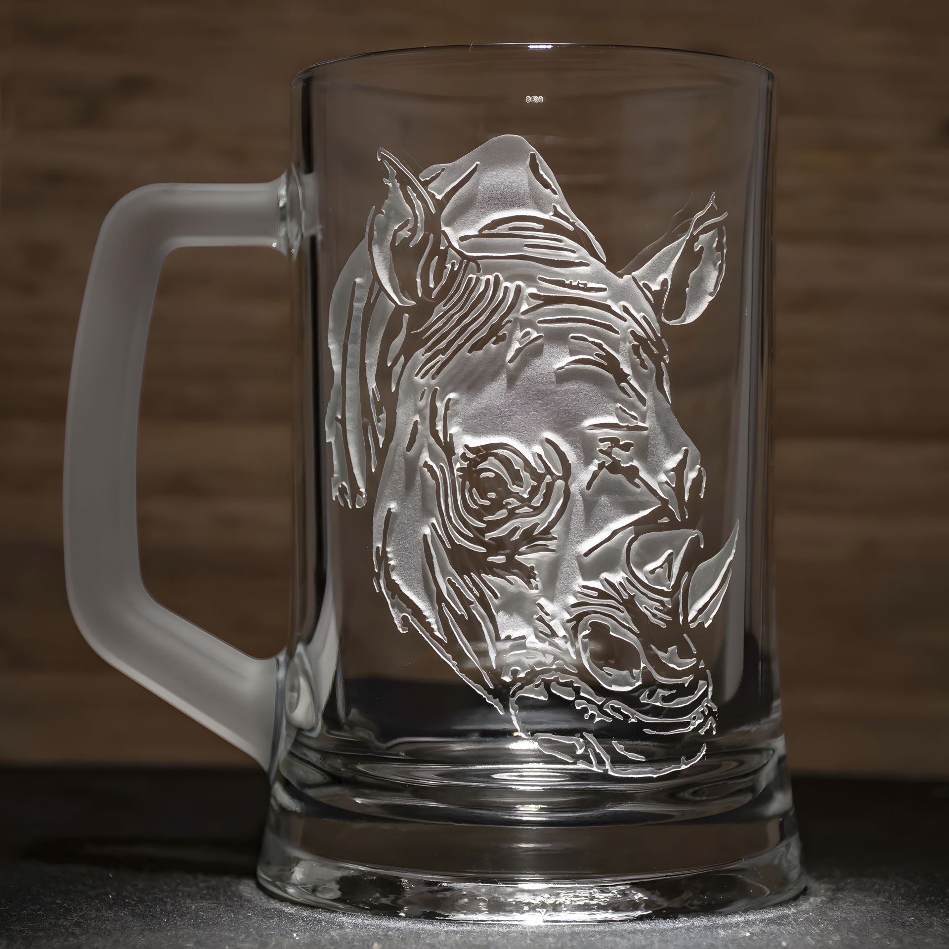 Гравированная пивная кружка "Бегемот" Гравированная пивная кружка "Бегемот"