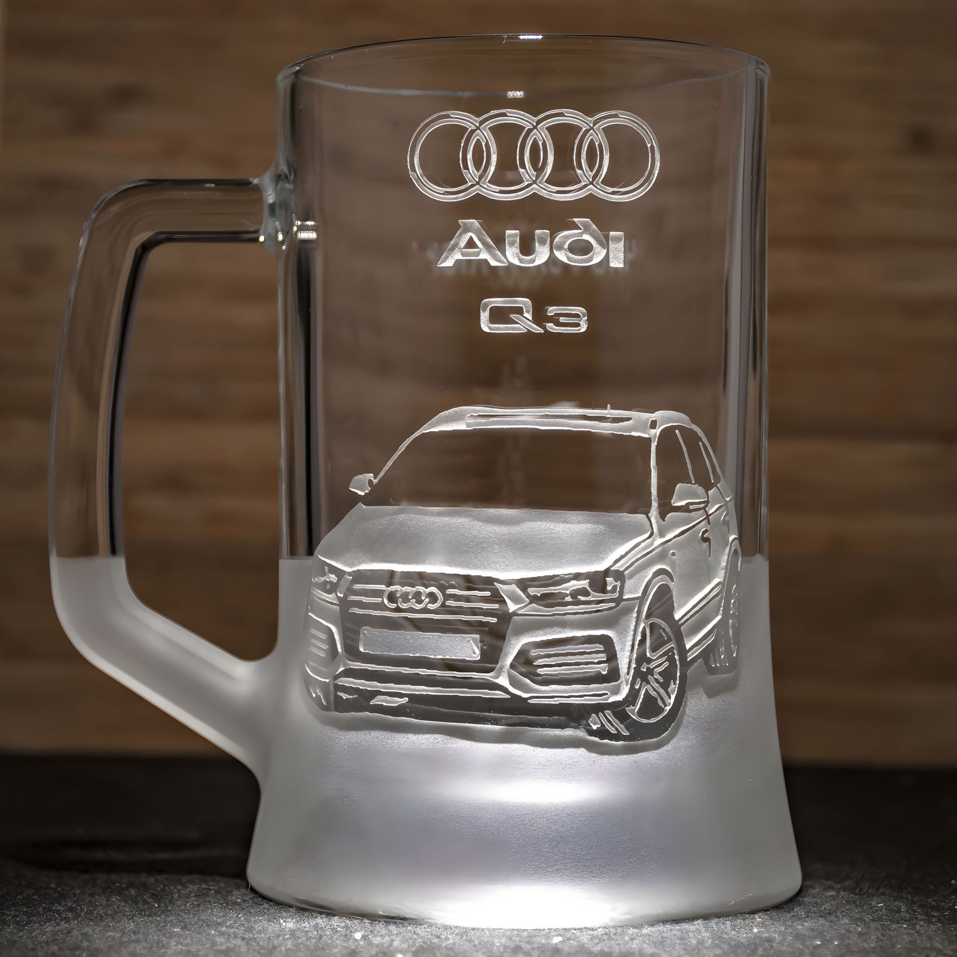 Пивной бокал с гравировкой автомобиля Audi Q3 Ауди - подарок для автолюбителя Пивной бокал с гравировкой автомобиля Audi Q3 Ауди - подарок для автолюбителя