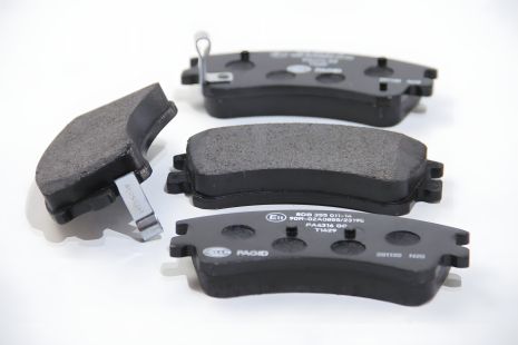 Колодки передні гальмівні для Mazda 6 02-, HELLA PAGID (8DB355011141) Колодки передні гальмівні для Mazda 6 02-, HELLA PAGID (8DB355011141)