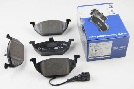 Колодки передні гальмівні vw caddy (04-15), golf (04-14)/audi a3/skoda octavia (04-13), yeti (10-18), HELLA PA