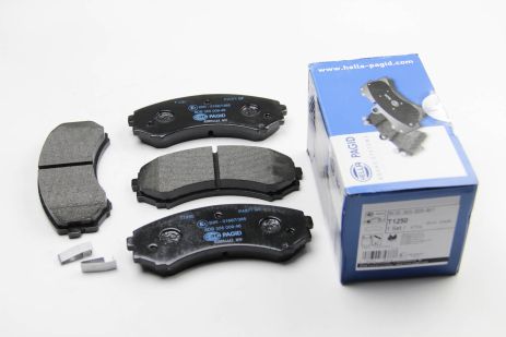 Колодки передні гальмівні Mazda Mpv I Mitsubishi Grandis, Pajero 2.0D-4.5 12.90-, HELLA PAGID (8DB355009461)