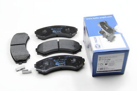 Тормозные колодки передние Mazda Mpv I Mitsubishi Grandis, Pajero 2.0D-4.5 12.90-, HELLA PAGID (8DB3