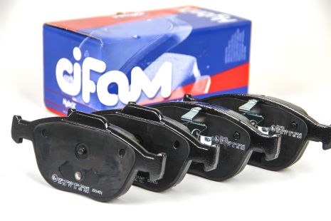 Передние тормозные колодки Connect 02-, CIFAM (8225330) Передние тормозные колодки Connect 02-, CIFAM (8225330)