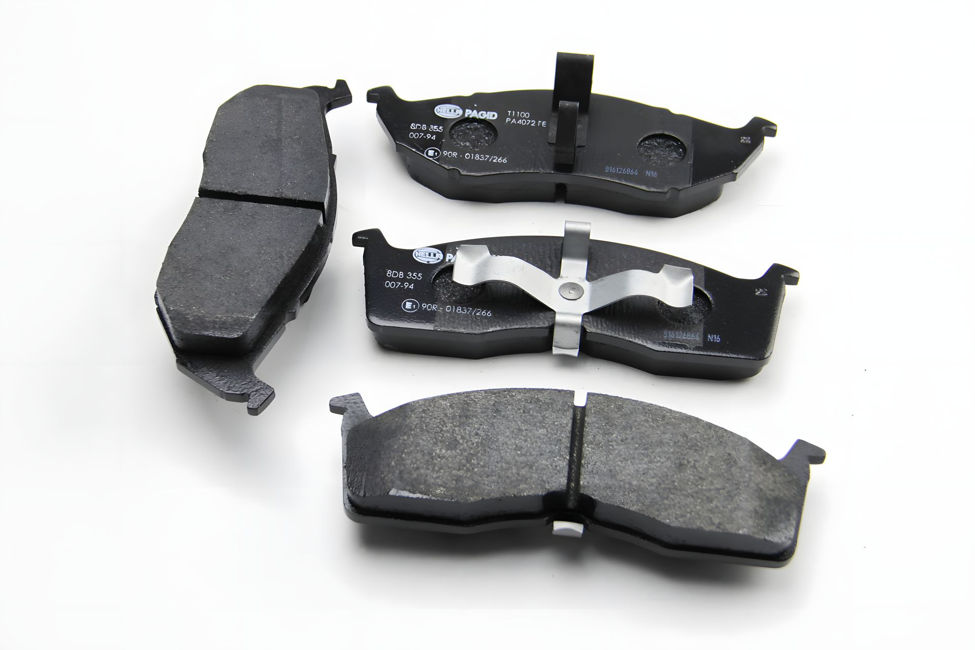 Гальмівні колодки для кросоверів Voyager/300/Neon 94-, HELLA PAGID (8DB355007941) Гальмівні колодки для кросоверів Voyager/300/Neon 94-, HELLA PAGID (8DB355007941)