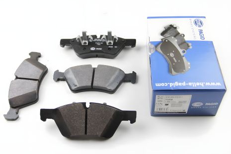 HELLA PAGID (8DB355012011) передние тормозные колодки DB GL/M/R - Class 06-