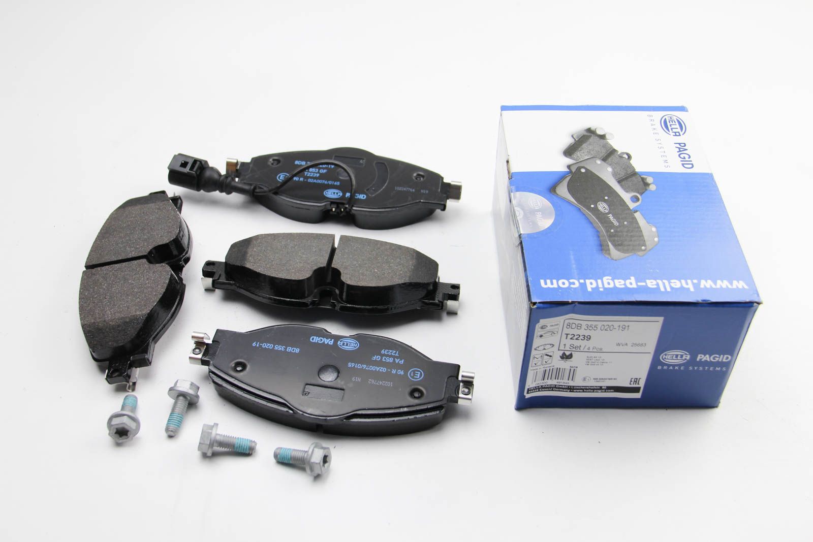 Передні гальмівні колодки Octavia III 2012 & Audi A3 2012, Q3 2018 & VW Tigua, HELLA (8DB355020191) Передні гальмівні колодки Octavia III 2012 & Audi A3 2012, Q3 2018 & VW Tigua, HELLA (8DB355020191)