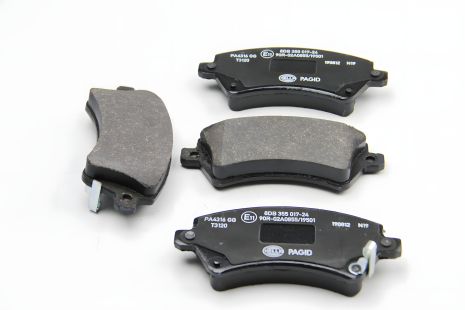 Передние тормозные колодки для Corolla 01-07 1.4-2.0, HELLA PAGID (8DB355017241)