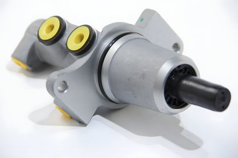 Главный тормозной цилиндр ABS для LT 04-06 (61193) Главный тормозной цилиндр ABS для LT 04-06 (61193)